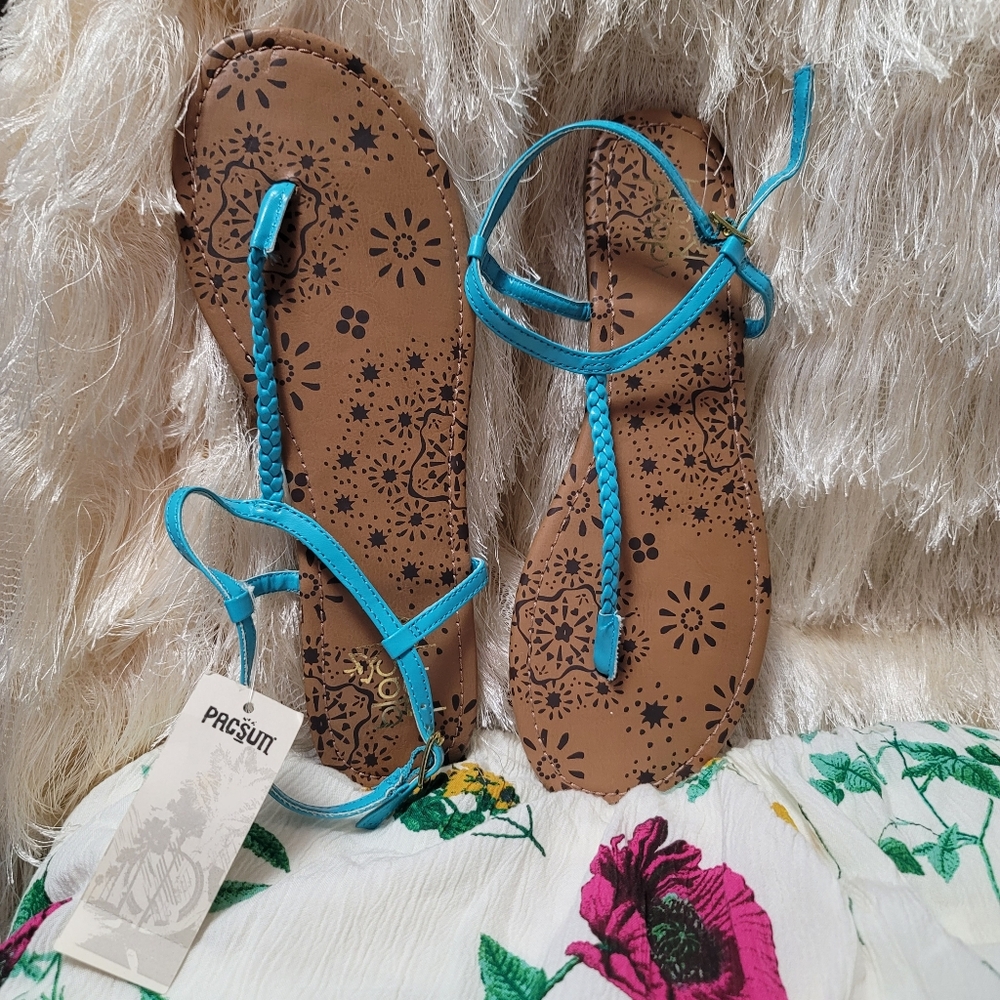 NWT. PacSun Black Poppy Sandals.  Size 8.  (35)